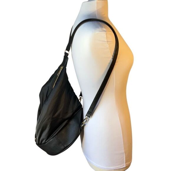 Loume Black Nylon and Vegan Leather Slouchy Backpack, Gold hardware - Picture 2 of 16